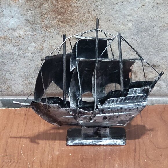 Vintage Pirate Ship Santa Maria Metal Boat Desk Shelf Decor - Picture 3 of 10